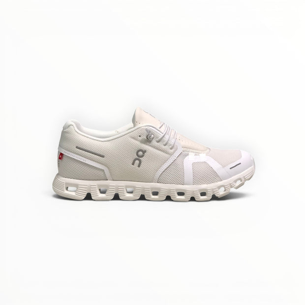 On Cloud 5 women's lifestyle shoe in White, side profile