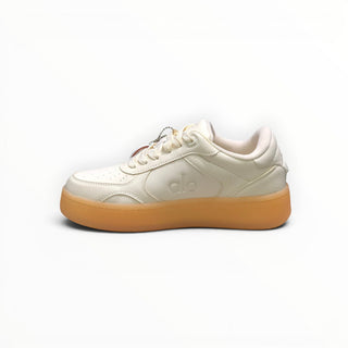 FWSports Shoes Alo Yoga Recovery Mode low-top sneakers in beige with a gum rubber sole and minimalist design.