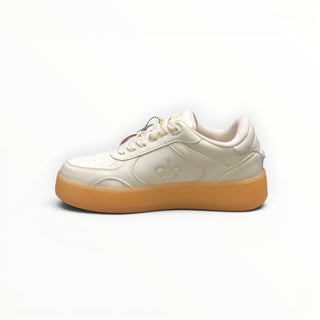 FWSports Shoes Alo Yoga Recovery Mode low-top sneakers in beige with a gum rubber sole and minimalist design.