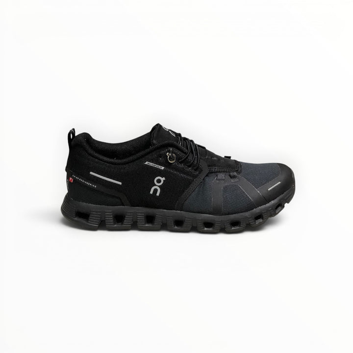 On Cloud 5 men's lifestyle shoe in Black, side profile