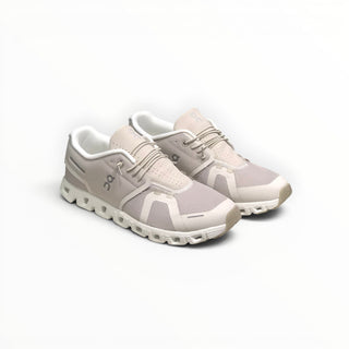 FWSports Shoes CLOUD 5 men's running shoes in pearl and white featuring breathable mesh and speed-lacing system.
