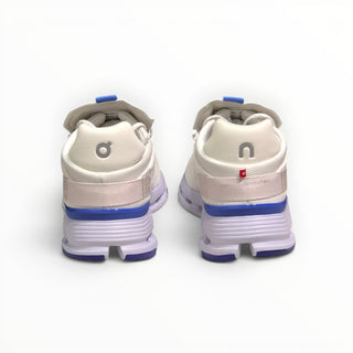 FWSports Shoes Cloudnova women's running shoes in white and ultramarine blue, showing the rear view of the sneakers.